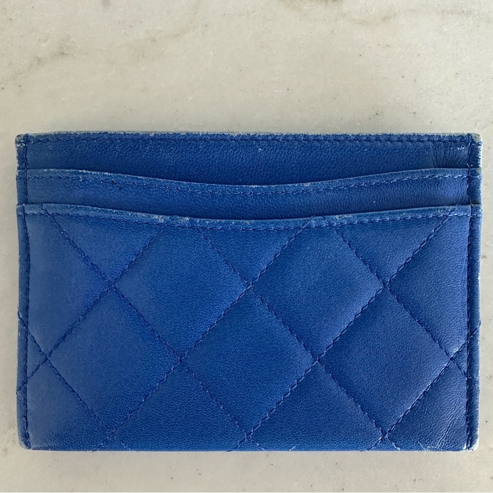 Vintage CHANEL cardholder in blue lambskin - Picture 2 of 15